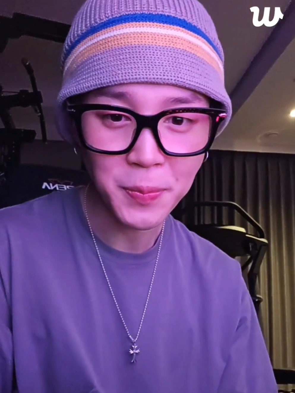 Jimin và chiếc điện thoại của anh ấy :))) #jimin #parkjimin #weverselive #fyp #babyjiminshi13 @TikTok 