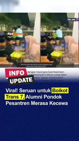 Media Dianggap Gagal Paham, Publik Kecam Framing Negatif Tayangan Trans 7 Tentang Kehidupan Santri di Pesantren Program televisi XPOSE UNCENSORED Trans 7 tengah menjadi sasaran kecaman publik dan komunitas pesantren setelah menayangkan kompilasi video viral yang menyoroti kehidupan kyai dan santri dengan narasi yang dinilai tendensius dan tidak berimbang. Kritik keras mengemuka, menuduh media tersebut melakukan framing negatif terhadap tradisi pengabdian (khidmah) di lingkungan pesantren. Program Trans 7 Dinilai Gagal Paham Tradisi Pesantren Kontroversi ini berpusat pada tiga poin yang diangkat program tersebut: santri harus berjalan jongkok untuk mendapatkan minuman, kontrasnya kekayaan kyai (ditunjukkan dengan sarung mahal dan mobil mewah) dengan umat yang justru memberikan amplop, serta santri yang berkhidmah melakukan tugas rumah tangga layaknya Asisten Rumah Tangga (ART). Warganet dan pihak yang mengaku santri menilai Trans 7 gagal memahami filosofi di balik adegan-adegan tersebut. Bagi komunitas pesantren, tindakan seperti mencium tangan Kyai sambil merendah (ngesot) atau memberikan sumbangan (amplop) adalah ekspresi ta’dzim (penghormatan) dan upaya mencari barokah (keberkahan), bukan tanda eksploitasi atau perbudakan. #beritaviral #infoviral #viralhariini #fyp #akukabarin
