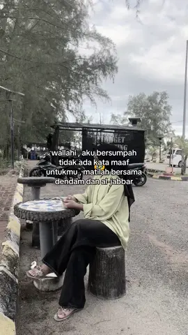 tidak dan tidak akanku maafkan 2 orang itu 