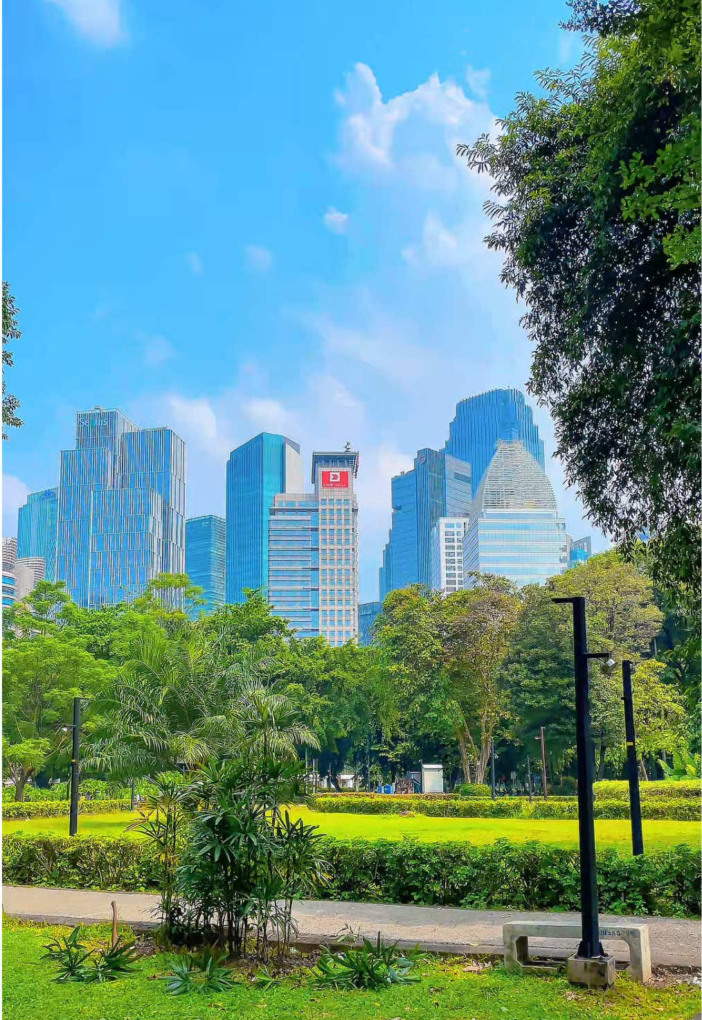 At least we're under the same sky. • • • #jakarta #scbd #gbk #sky #fyp 