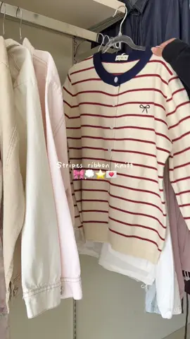 I’m obsessed 🤩 #stripes #cardigan #knitt 
