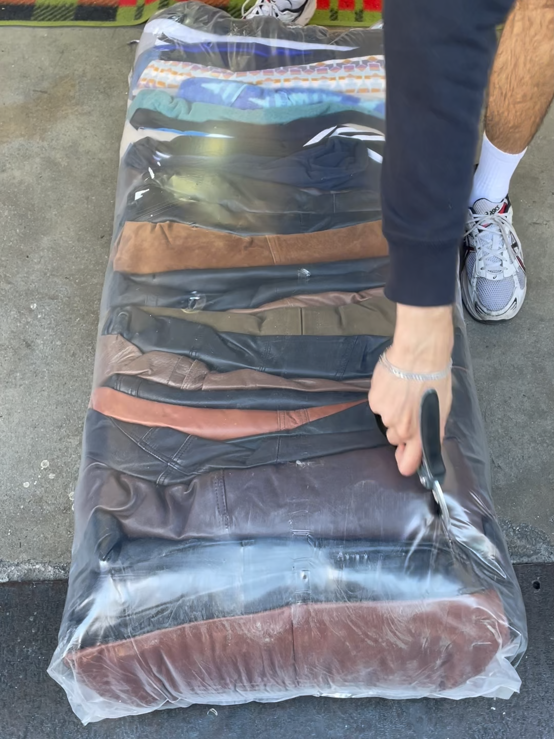 Opening a bag of premium vintage clothing ‼️🔥 Where to buy wholesale vintage clothing? Click the link in our bio ‼️Contact us and place your order #vintageclothing #wholesaleclothing #vintagewholesale #premiumvintage #vintagewholesaleeurope #ropavintage #Summer #women