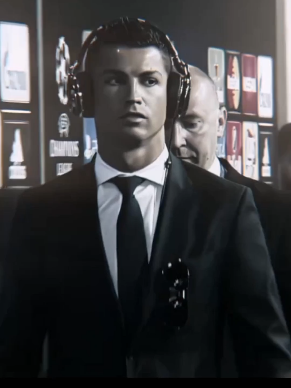 Football first ever billionaire🔥 . #trending #ronaldo #fyp #cristianoronaldo #fifaworldcup 