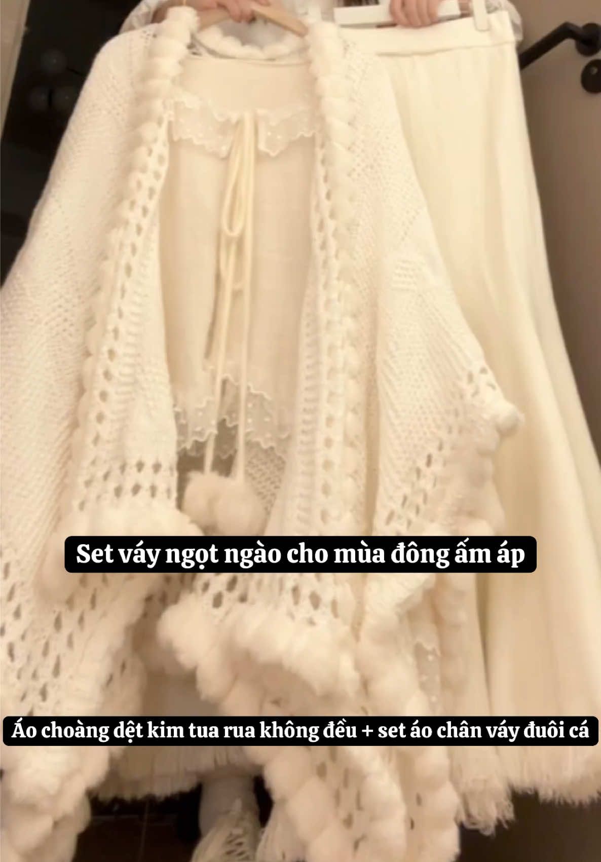 Set váy xinh xứng đáng có trong tủ đồ mùa đông này, ấm áp, ngọt ngào mang vẻ đẹp trong trẻo, thuần khiết. Tết mặc em này vừa ấm vừa xinh, ngoan xinh iu trong mắt phụ huynh luôn nè 🥰😍 #haraorder #ordertaobao #setvayxinh #dotet #xuhuong 