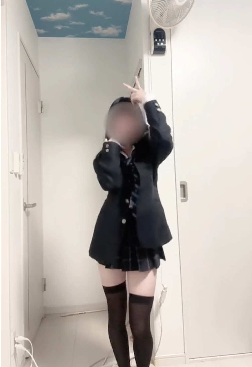 見せパン履いてるし学校のスカート全然これより長いのにそれでも電車で痴漢してくる人はなんの^_ ̫_^💧‬#アイドルダンス #アイドル #jk 
