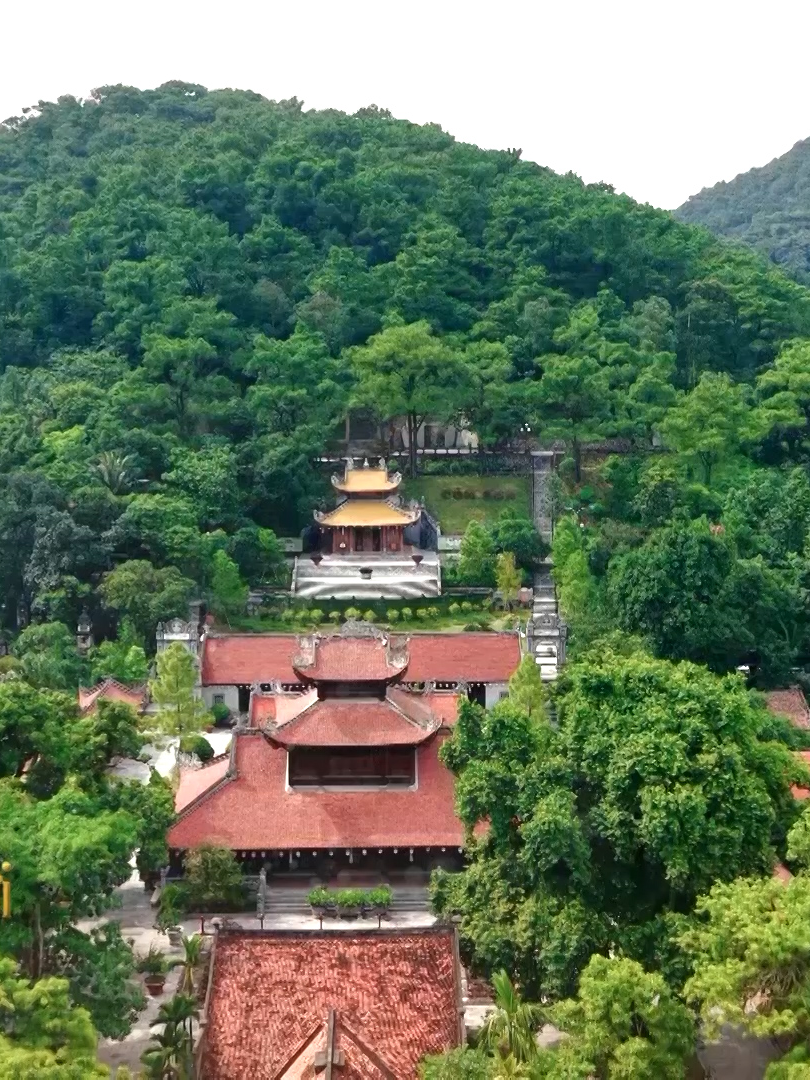 ✨ Giữa miền địa linh xứ Đông… 🌸 Nơi hội tụ hồn thiêng sông núi Việt. 🏞️ Côn Sơn - Kiếp Bạc, di sản thế giới được UNESCO vinh danh. 🙏 Chùa Côn Sơn - chốn tổ thiền phái Trúc Lâm. 🔥 Đền Kiếp Bạc - hồn thiêng Hưng Đạo Đại Vương. #tiktok #vtv24news #vtvdigital #haiphong #conson #consonkiepbac