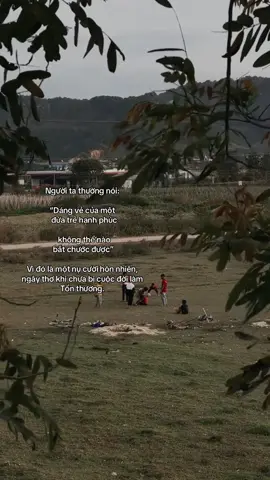 Nụ cười thật nhất là của một đứa trẻ — vì nó chưa biết giả vờ với cuộc đời.