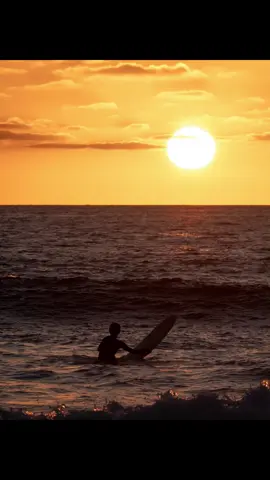 PB hits different every time! @pacificbeach.sd @Pacific Beach #pacificbeachsandiego #pb #sunset #surfer #photography 