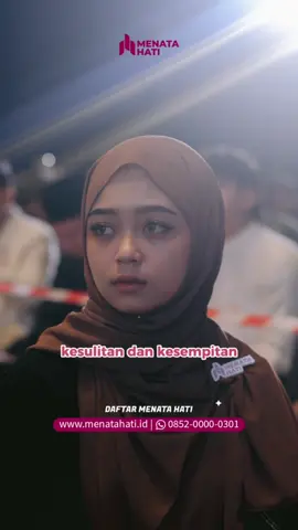 Kadang, yang bikin hati makin berat itu bukan luka yang dikasih orang lain, tapi benci yang kita pelihara sendiri✨ Belajar memaafkan bukan berarti kita lemah, tapi karena kita percaya, Allah gak pernah ngasih ujian tanpa maksud baik di baliknya🥰 Jangan biarkan benci ngunci pintu rezeki dan ketenanganmu. Lepaskan, biar Allah yang gantikan dengan kebaikan yang lebih besar 🤗 ___________________________ JADWAL EVENT MENATA HATI SELANJUTNYA :   Umroh Menata Hati = 18 Oktober Jakarta = 02 November Denpasar = 09 November  Lombok = 16 November  Surabaya = 7 Desember  Banjarmasin = 14 Desember  Jogja = 23 November  Daftar yuk!  Klik link di bio yaaa😉 #menatahati #ahilmanfauzi #ustadzhilmanfauzi #menatahatibandung #menatahatijakarta