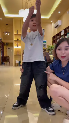 Quần jean suông rách ngầu đét cho bé, chất mềm đẹp 