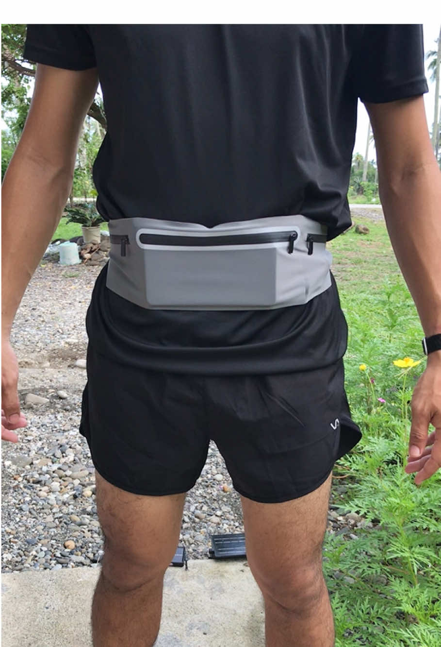 Replying to @AMERIE GARCIA lightweight at ganda ng quality ng ultra thin running waist bag na ito ng Sola Ph 😍 #runningbelt #runningbeltbag #runningwaistbeltbag #waterproofbeltbag #beltbag 