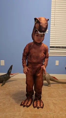 dulce o truco?  Trick or Treat? #jurassic  #jurassicworldrebirth  #jurassicworlddominion  #niñojurassic  #Halloween 