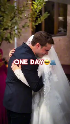 Hugs after nikkah😭🫂one day inshallah ❤️#couplemuslim #inshallahviral #hugs #muslimtiktok #muslimfyp 