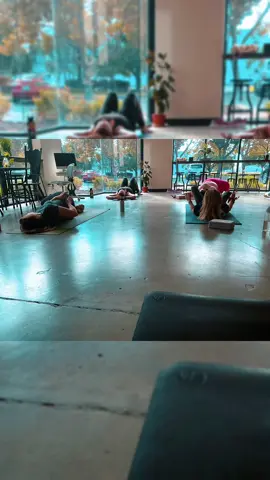 Monday Yoga Tribe Energy & Love 💕#justchilloutyogastudio #freeyoga #sunandsoilhealth #yogawithalondra #yoga 