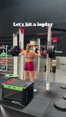 Legday🍑 #glutesworkout #legday #GymTok #glutegrowth #girlswholift 