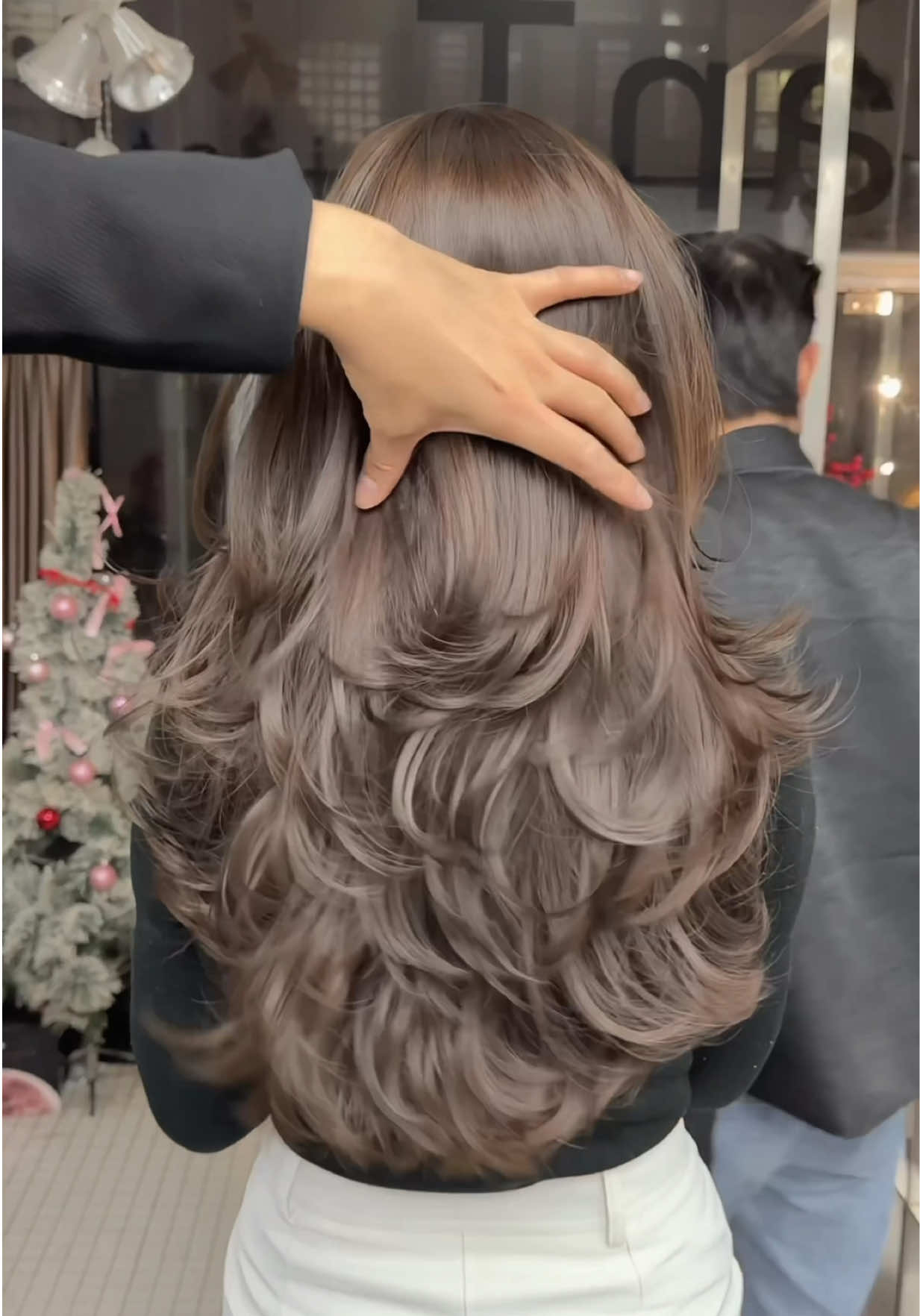 Cứ Layer bung mà uốn thôi chị em ạ! Bồng bềnh lại còn dễ chăm sóc #AvanTHairStudio #layerbung #uốntóc 