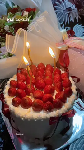 🍓🍓🍓                                                              #birthdaycake #birthdaygirl #fyp #strawberry #21 