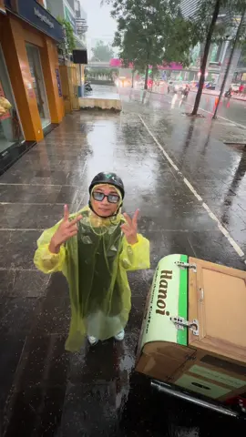 Sáng nay khi thức dậy trời tầm tã mưa tôi nhìn vào trong gương lẩm nhẩm không sao trời cho cơn mưa thì ngại gì mà không ướt thế là tôi đã #xecafevuive #coffeekoem #chillvibes 