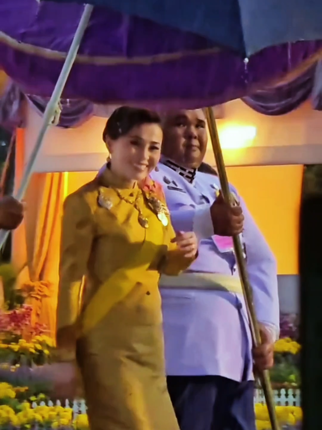 My smile ~~ •ᴗ• #KingVajiralongkorn #QueenSuthida #queenofthailand #พระราชินีสุทิดา 