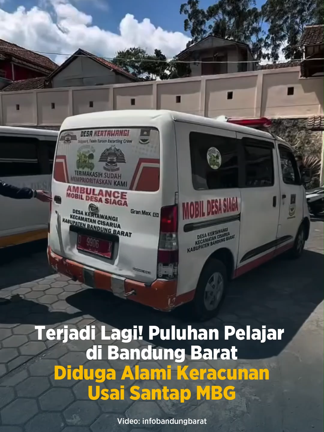 Kasus keracunan yang terjadi terhadap pelajar usai menyantap Makanan Bergizi Gratis (MBG) kembali terjadi di Bandung Barat. Dalam unggahan terbaru di Insagram infobandungbarat, puluhan pelajar dari SMP Negeri 1 Cisarua, diduga mengalami gejala keracunan pada Selasa 14 Oktober 2025. Di video tersebut terlihat para pelajar yang diduga mengalami keracunan usai menyantap MBG dibawa menggunakan ambulans. Beberapa pelajar lainnya mendapat penanganan medis di salah satu ruang kelas. . #mbg #makanbergizigratis #cisarua #bandungbarat #beritaterkini #keracunan
