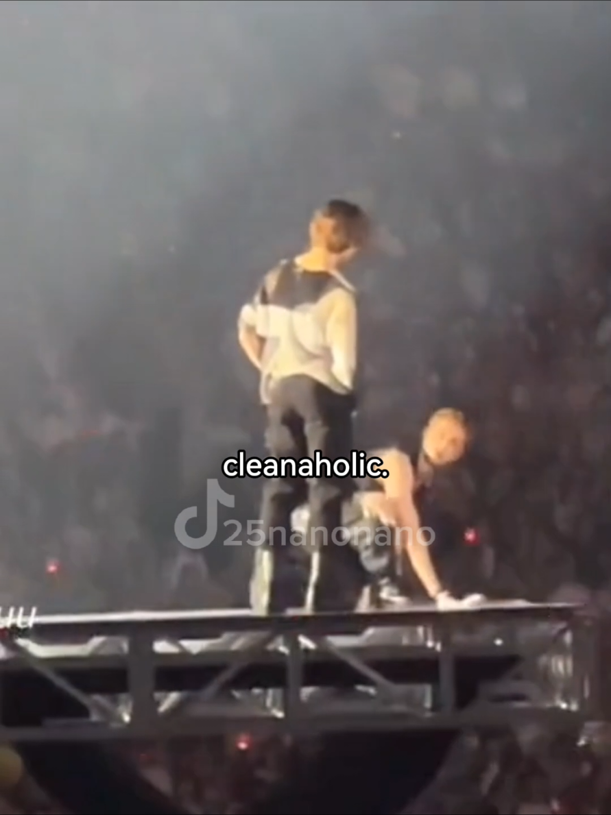 cleanaholic 😘 @Stray Kids #straykids #skz #bangchan #trend #kpopfyp 