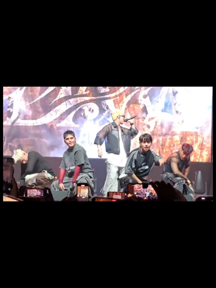 Oh pak lavarn @SB19 Official🥰Ang kyooott🤗 #SB19 #ppop #ppopkings #simulaatwakas 