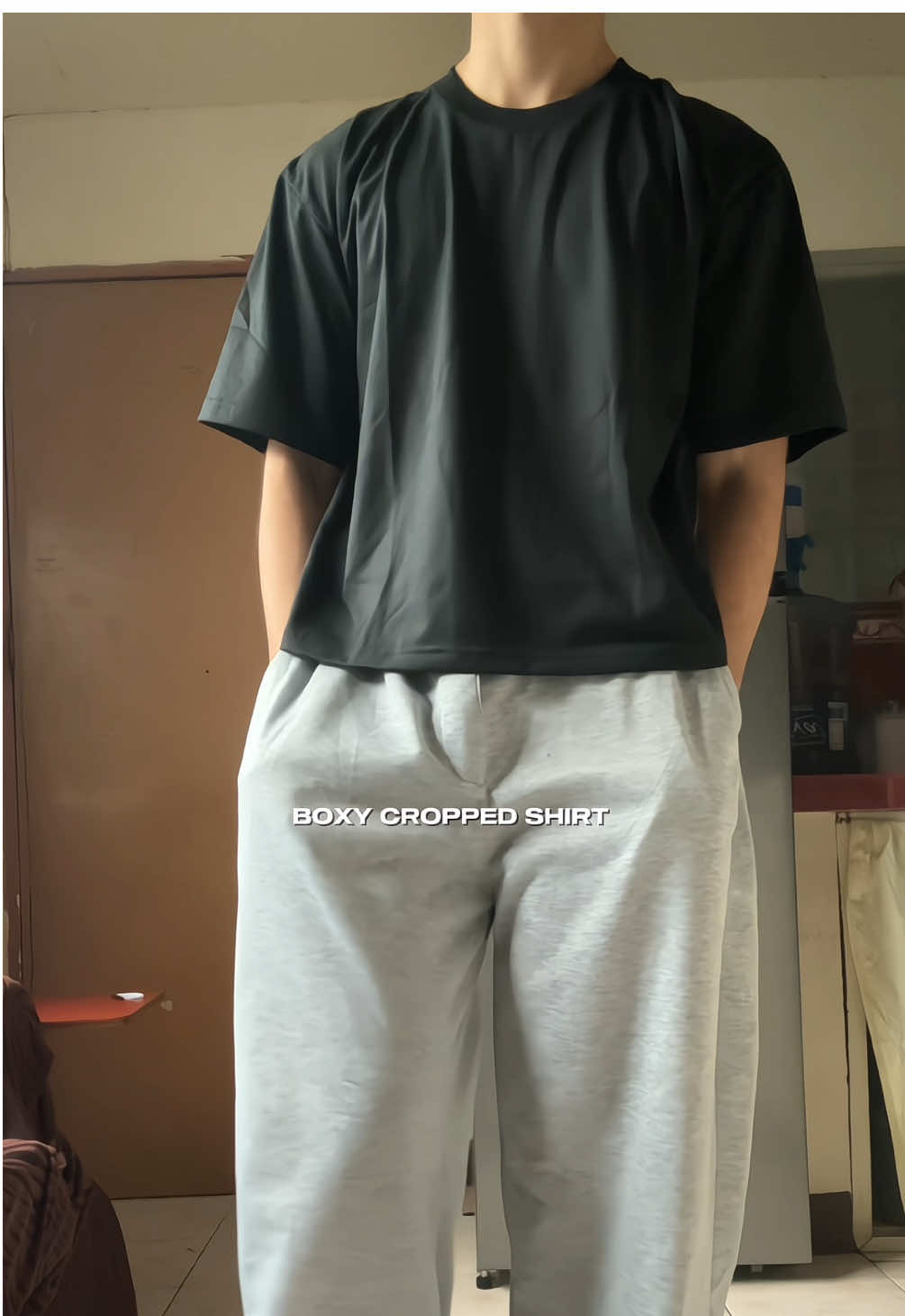 Plain Boxy Cropped Shirt #plainshirt #boxycropshirt #croppedshirt #ruleofthirds #tshirtformen 