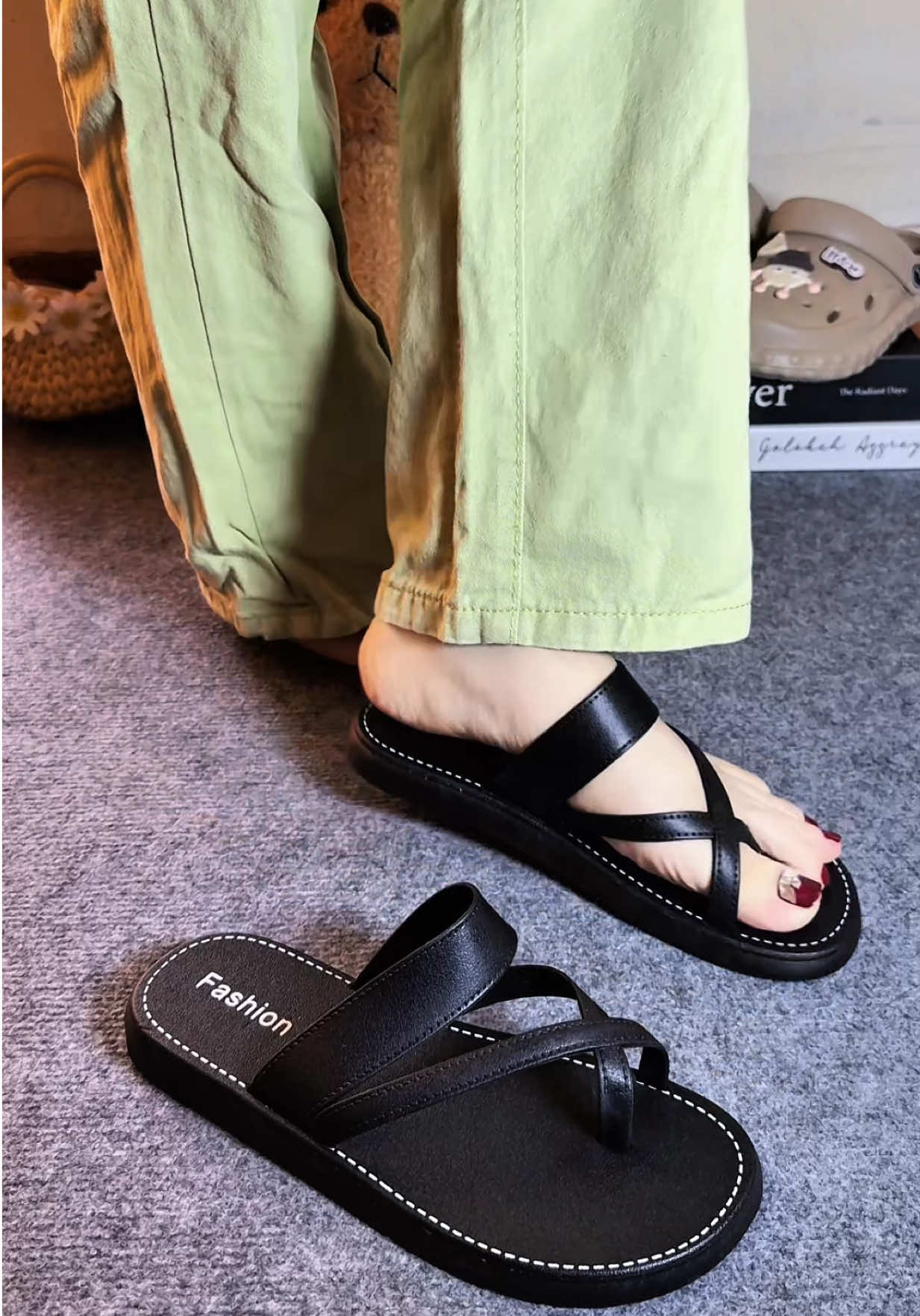 Dép xỏ ngón quai chéo phong cách, siêu mềm và êm chân #depxongon #depxongonnu #deplenu #depnuthoitrang #deplexongon 