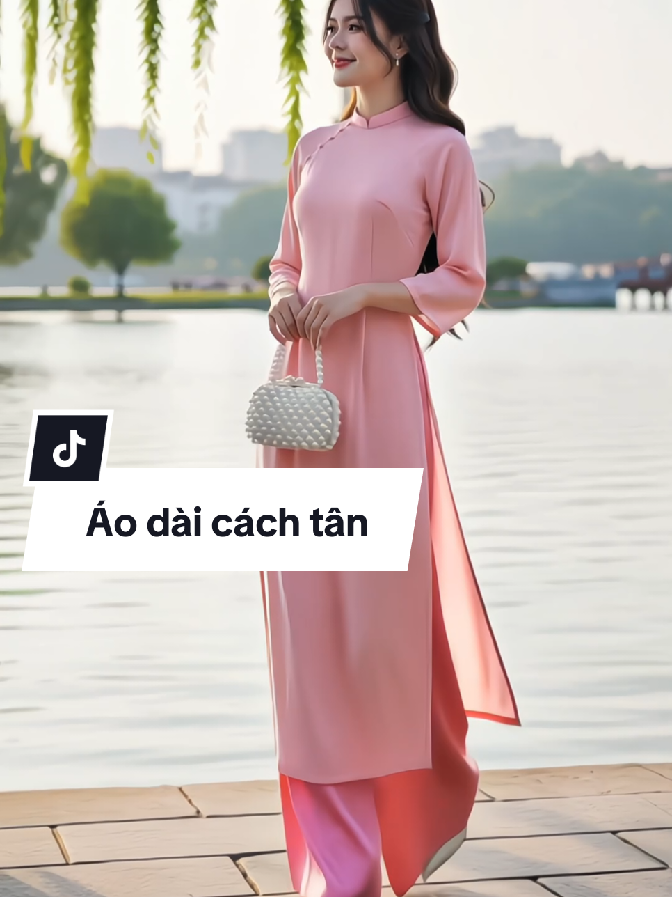 Áo dài cách tân trơn sắc màu, chất lụa tô châu mềm mại rũ nhẹ bay bay trong gió #aodaivietnam #aodaitet #aodaicachtan #aodai #xuhuong 