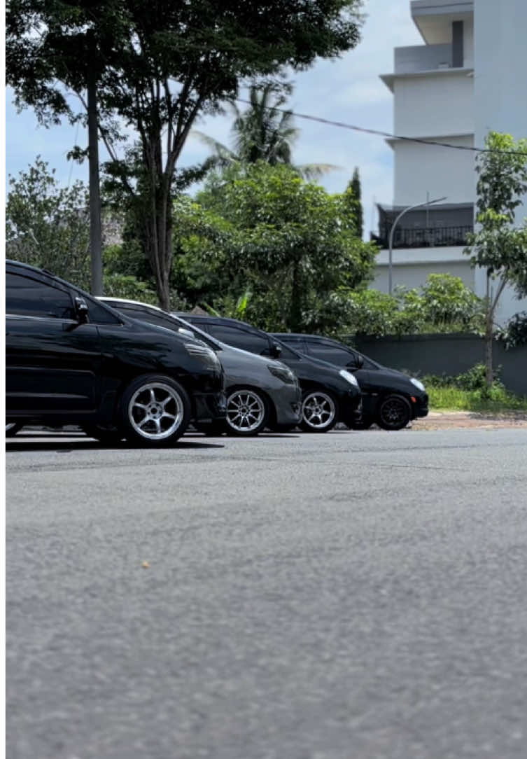 Pengen disapa pake foto mobilmu di komentar 👋 #innova1tr #kijangmenolakpunah #madeinmagelang @madeintemanggung #kijanginnova #2kd 