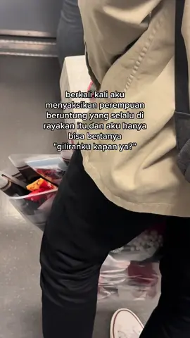 satu pintaku ya tuhan, jangan beri rasa iri dihatiku tentang apapun itu,terutama jika aku melihat orang lain jauh lebih beruntung dariku. #slowmo #sadstory 