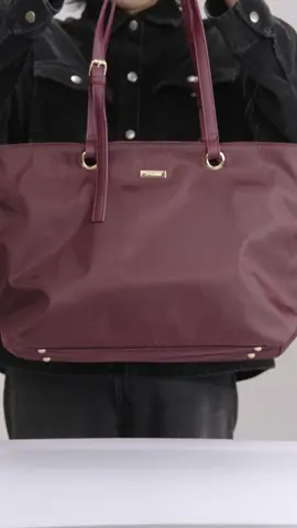 The smooth, satisfying sound of nylon in motion — that’s Secosana’s Fiomische Minimalist Casual Shoulder Bag in bold maroon hue ❤️👜  Shop now through yellow basket below 💛🔗 #SecosanaPH #SecosanaBagsAndWallets #SecosanaSisters #ShoulderBags