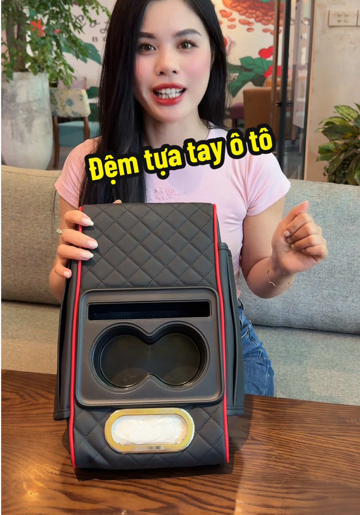 Đệm tựa tay ô tô #demtuatay #phukienoto #tienichduyenmo 