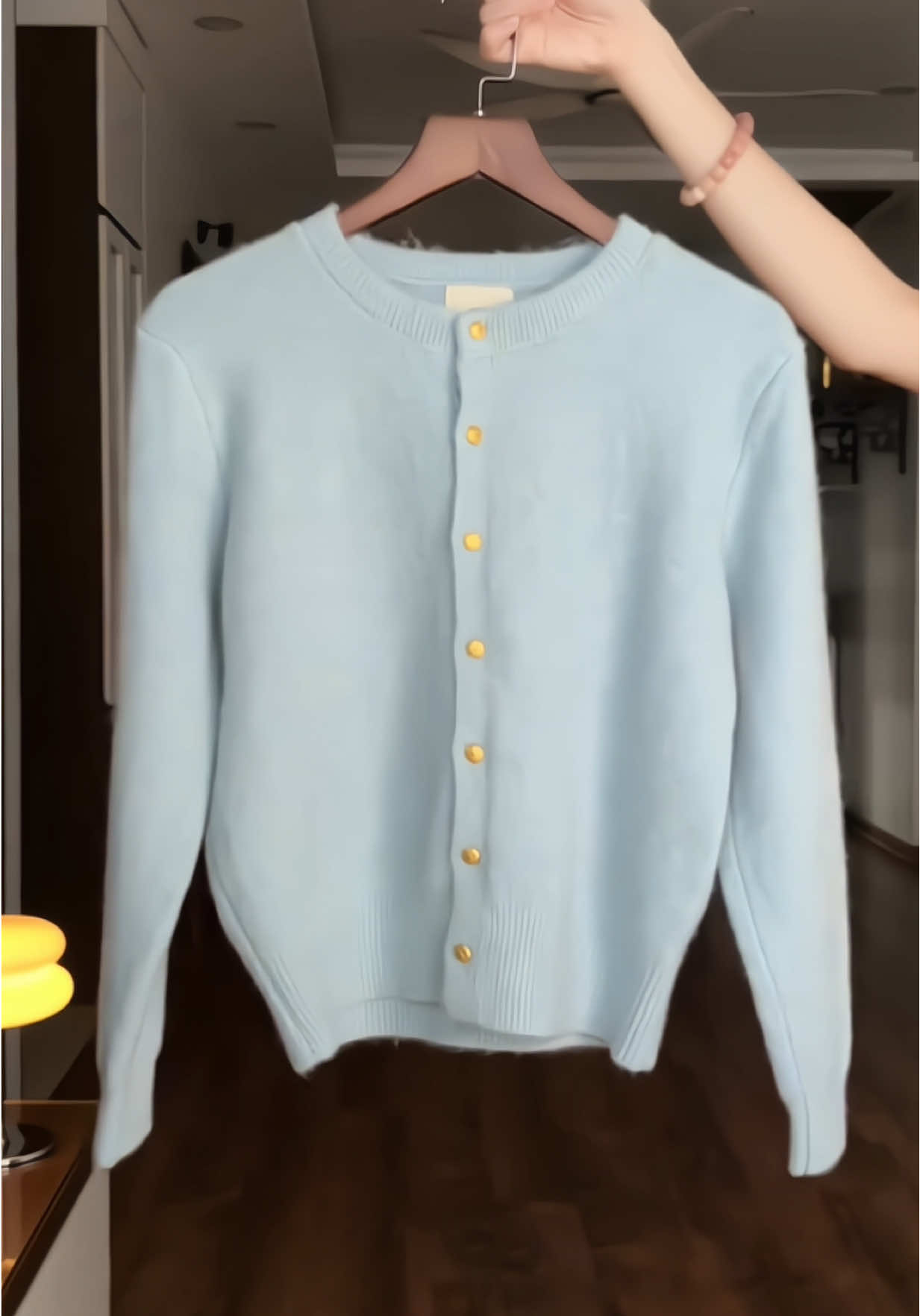 Áo khoác cardigan len lông thỏ mác EGG cúc đồng chất len dày dặn hàng QC #aolennu #aokhoacnu #thoitrangnu #viralvideo🔥 #xuhuong 