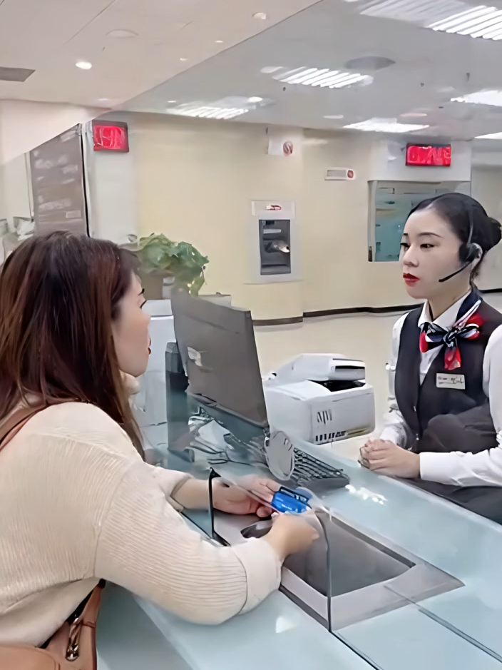 去銀行取錢，他們竟然？！！#filmora #fyp #sora2 #銀行員 #搞笑视频