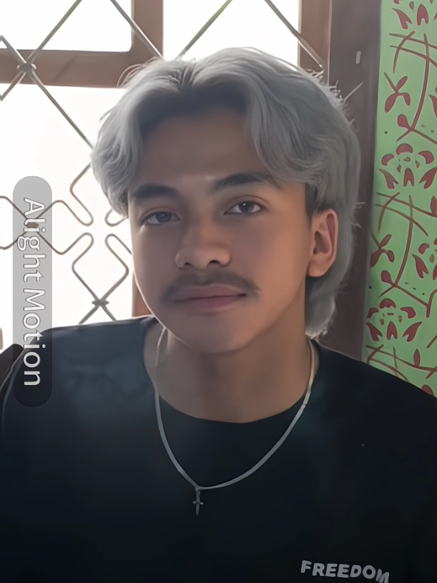 masih membayangkan gimana nantinya kalo mas pipin potong kaya gini😭 pernah sih mullet tapi mullet nya dulu itu rambutnya kedepan bukan belah tengh🗿 ib : trend izin mas @B0tol_marJan  - - - - - - #masukberanda #xyzbca #gwsmlovers👹 #fyppppppppppppppppppppppp #alightmotion 