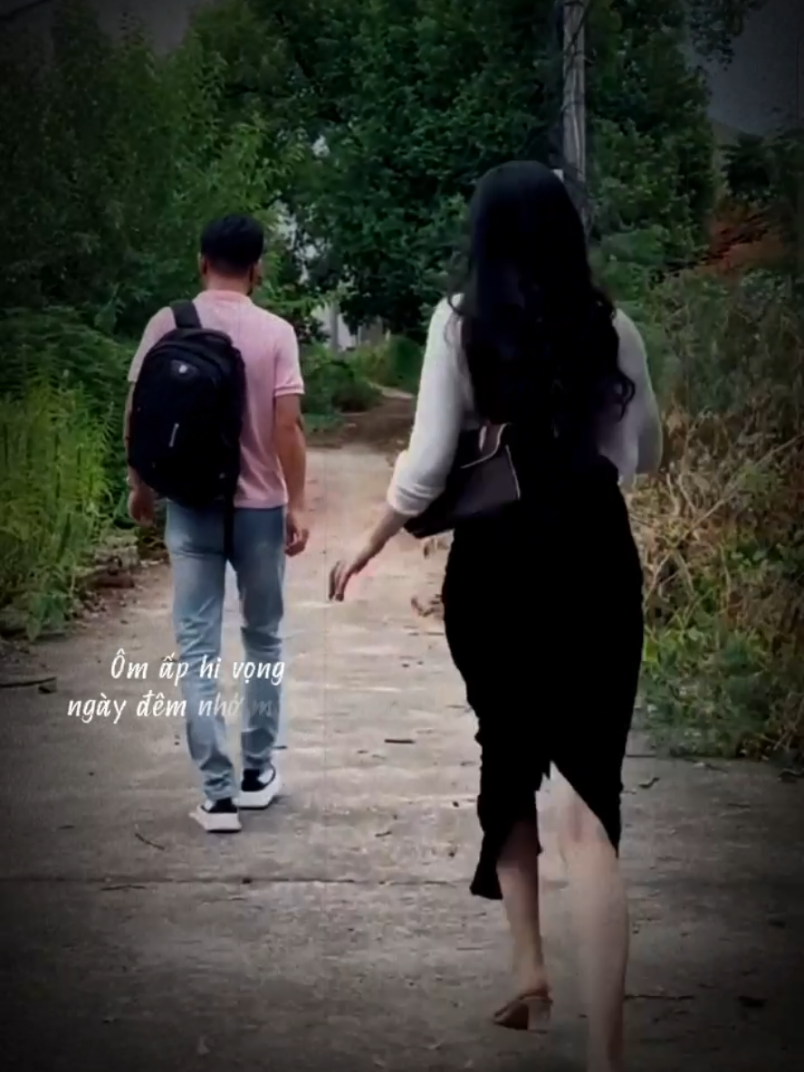 Tình yêu thì  đâu có lỗi...Lỗi do anh quá vội...Ôm ấp hi vọng  ngày đêm nhớ mong...#CapCut #radio #xuhuongtiktok #nhachaymoingay 