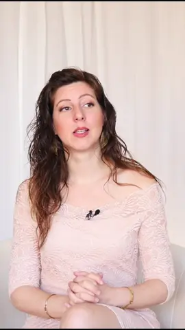 L'argent et l'incertitude émotionnelle sont souvent liés dans les relations. Dans cette vidéo, explorez comment les doutes sur les intentions peuvent miner la confiance et comment construire une base saine, au-delà des considérations matérielles. #stefaniepalma #relationsamoureuses #argentetcouple #confiance #communication #intentionauthentique #stabilitéémotionnelle #relationéquilibrée #couple