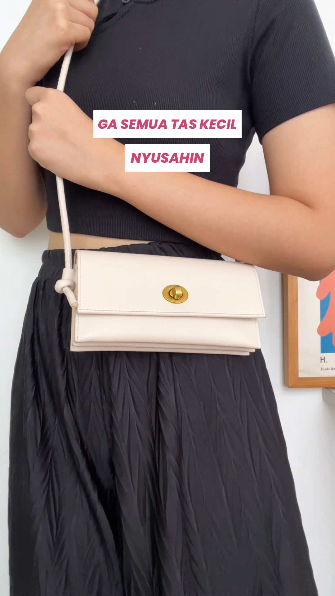 Siapa bilang tas kecil nyusahin?!!🤪#JimsHoney #WIBGAJIAN #PromoGuncang1010 #GajianSale #taswanita 