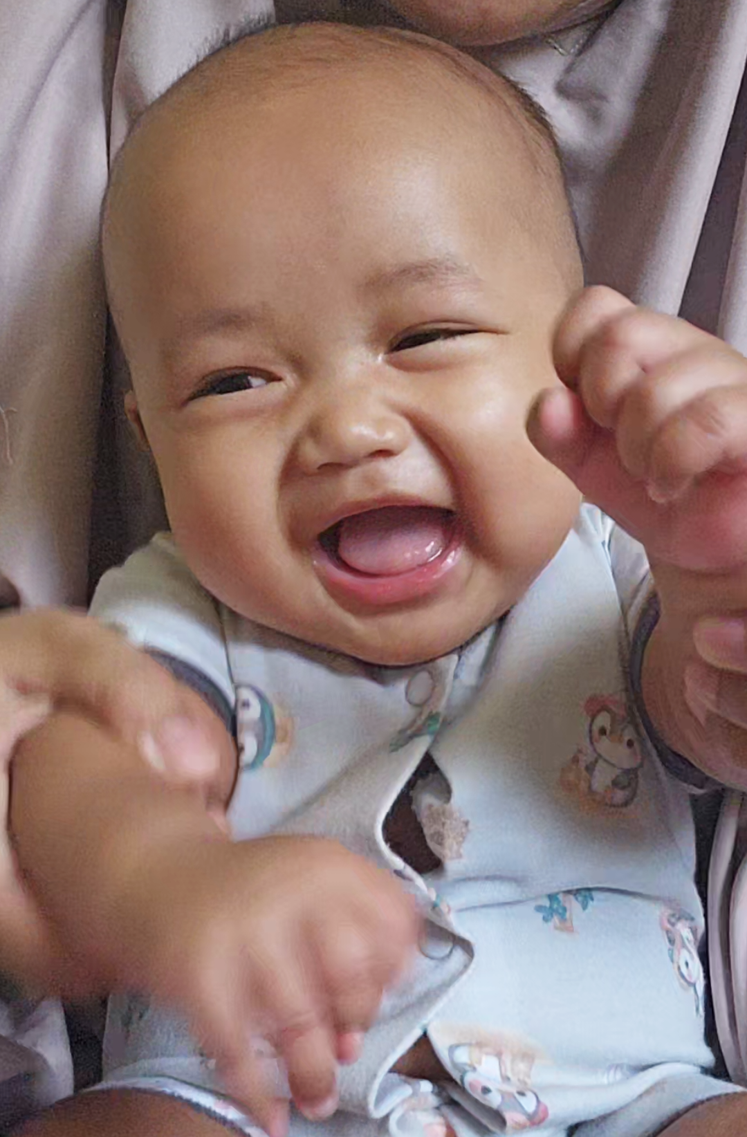 finally! a baby tiktok trend that i can recreate with my own babyyy 🥹 #4monthsold #tiktoktrend #babydance #fyp 