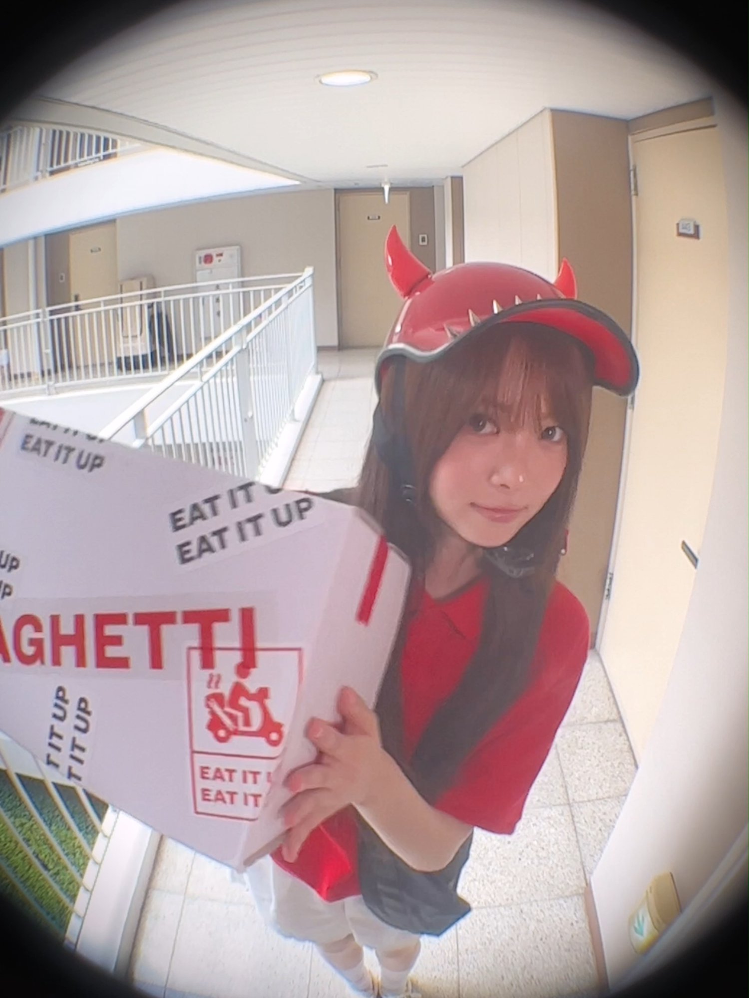 Who’s Knocking? 👀 #LE_SSERAFIM #르세라핌 #EAT_IT_UP_SPAGHETTI