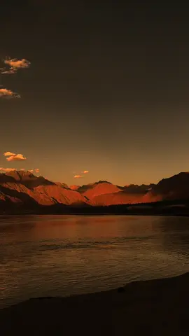 تیری یادوں کے علاؤہ اور میرے پاس کھونے کے لیے ہے ہی کیا 🥹🫀🖤 