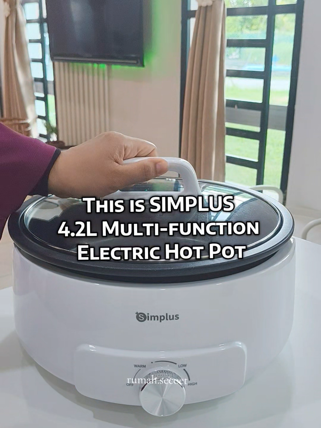 Tak sangka comel & besar multi-function electric hot pot from @simplus.my ni ye 😍🔥.  Jom siapa nak join kita buat steamboat 😁😋 @simpluspicks  #simplus #simplusmy #MCNWinbegin #steamboat #multifunctionpot 