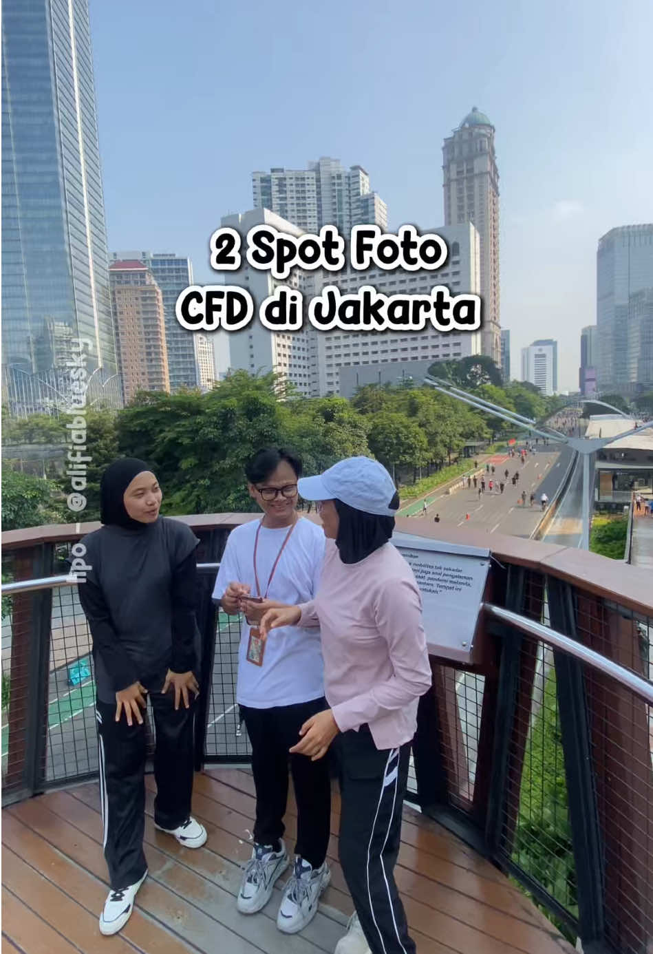 Hunting 2 Spot foto pas Cfd di jkt kemarinn 🥳 di Skydeck astra & JPO Karet!  nginepnya lebih murahh kalau booking via aplikasi reddoorz! lokasinya juga strategis pol tinggal jalan kaki kedepan udah area cfd sudirman!  #reddoorzid #reddoorz #yuknginep #redtravelers  