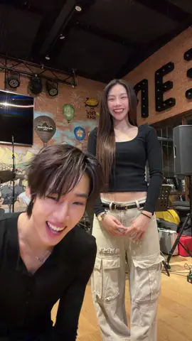 ทำอะไรอะ @inggkho #ALANpasawee #ALAN_HAPPIER#BUSbecauseofyouishine 