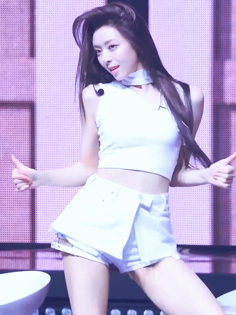 #itzy🚀🔥🤘🏼 #yuna🔥🔥 #viral🚀🔥 #fypシツ♡☆★foryoupage🤝🌹💗 
