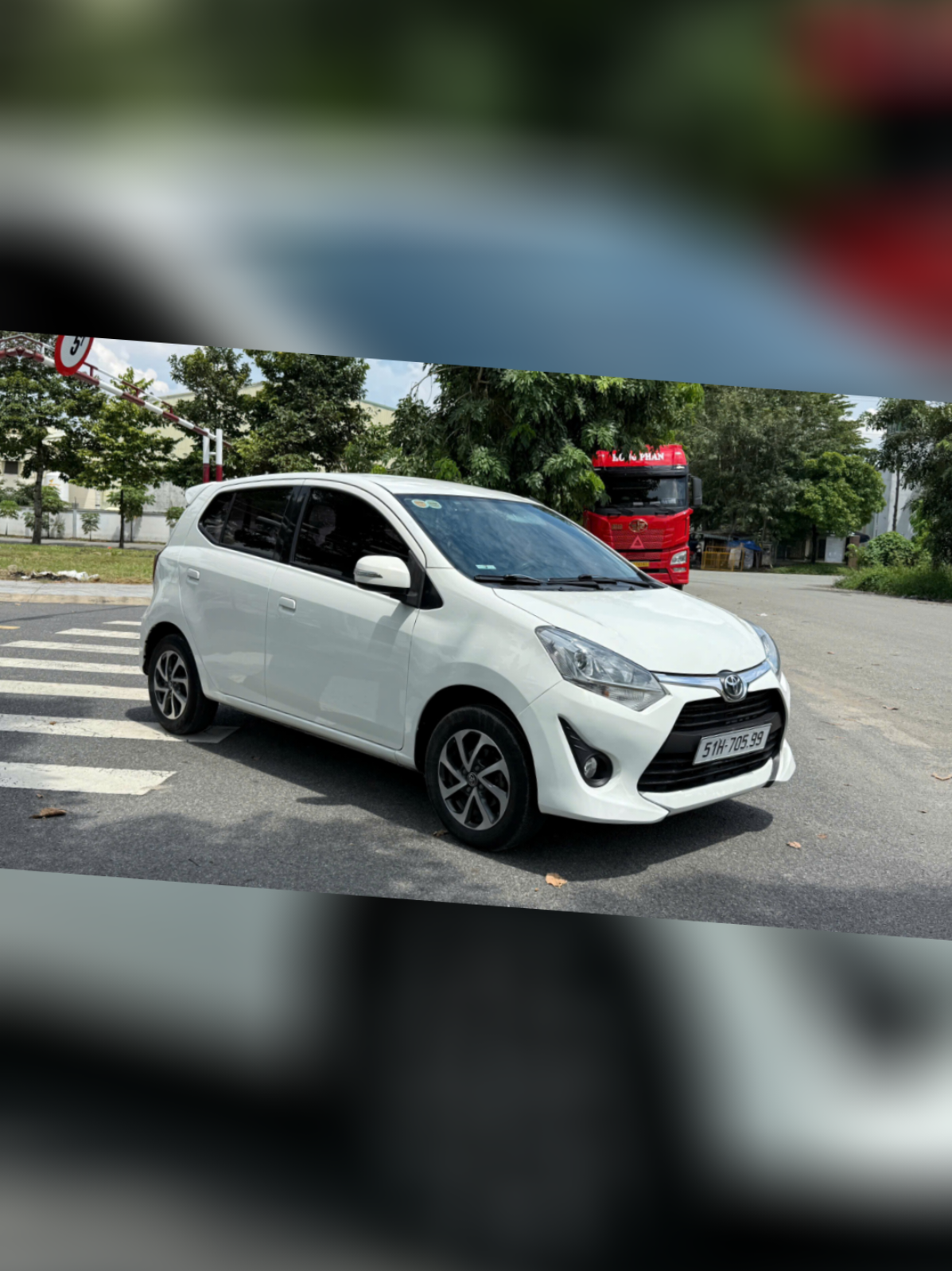 TOYOTA WIGO 2019 – NHẬP KHẨU – GIÁ CHỈ HƠN 200 TRIỆU Chiếc xe nhỏ gọn – bền bỉ – tiết kiệm – lành tính đúng chất Toyota, cực kỳ phù hợp cho anh em mua đi gia đình, đi làm hoặc chạy dịch vụ nhẹ! Thông tin chi tiết:  • Toyota Wigo 2019 – nhập khẩu nguyên chiếc  • Số sàn – động cơ 1.2L máy xăng, tiết kiệm, dễ bảo dưỡng  • Tư nhân chính chủ một đời từ đầu, mua mới sử dụng kỹ  • Odo chuẩn 85.000 km  • Cam kết: Không đâm đụng, không ngập nước, máy zin nguyên cả dàn cò  • Đã nâng cấp: Màn hình Android, camera hành trình, nội thất bọc da cao cấp  • Trang bị an toàn: 2 túi khí, hệ thống phanh ABS chống bó cứng, cảm biến lùi sau   • Đèn bi cầu nguyên bản (nâng cấp đèn ko lo ngại đăng kiểm) Xe đẹp, máy êm, gầm chắc, điều hòa lạnh sâu – mua về chỉ việc đổ xăng chạy! 💰 Giá bán: 215 triệu – Bao rút hồ sơ, hỗ trợ sang tên toàn quốc #otohuyluan #otohuyluanbinhduong #huyluanauto 