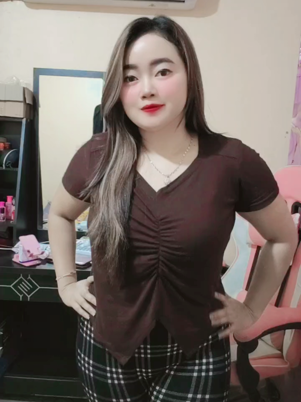 Goyang yuks🤣💃. keluarin dari draf lg y. 