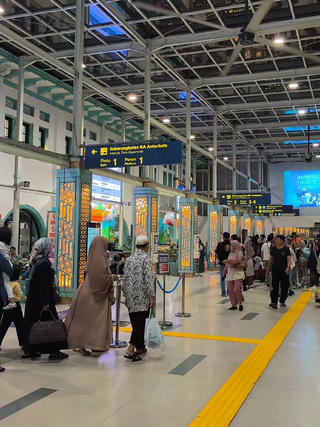 salah satu stasiun kereta api di kota Jakarta ✨ #fyp #keretaapi #keretaapiindonesia #videokeretaapi #stasiunpasarsenen 