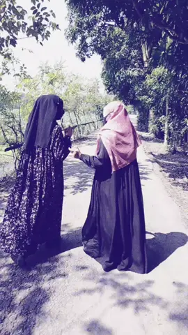 দেখেন বান্ধবী  গুলো  কি করে 🤣🤣🤣